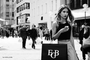 Den svenske forskeren David Eriksson lanserer begrepet moralsk frakobling for å  forklare hvorfor vi ofte kjøper  uetiske varer til tross for  at vi vet bedre. Illustrasjonsbilde :Markus Koller/Flickr  